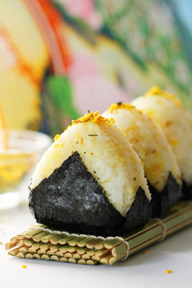 Onigiri – japanische Reisbällchen einfach füllen und formen!