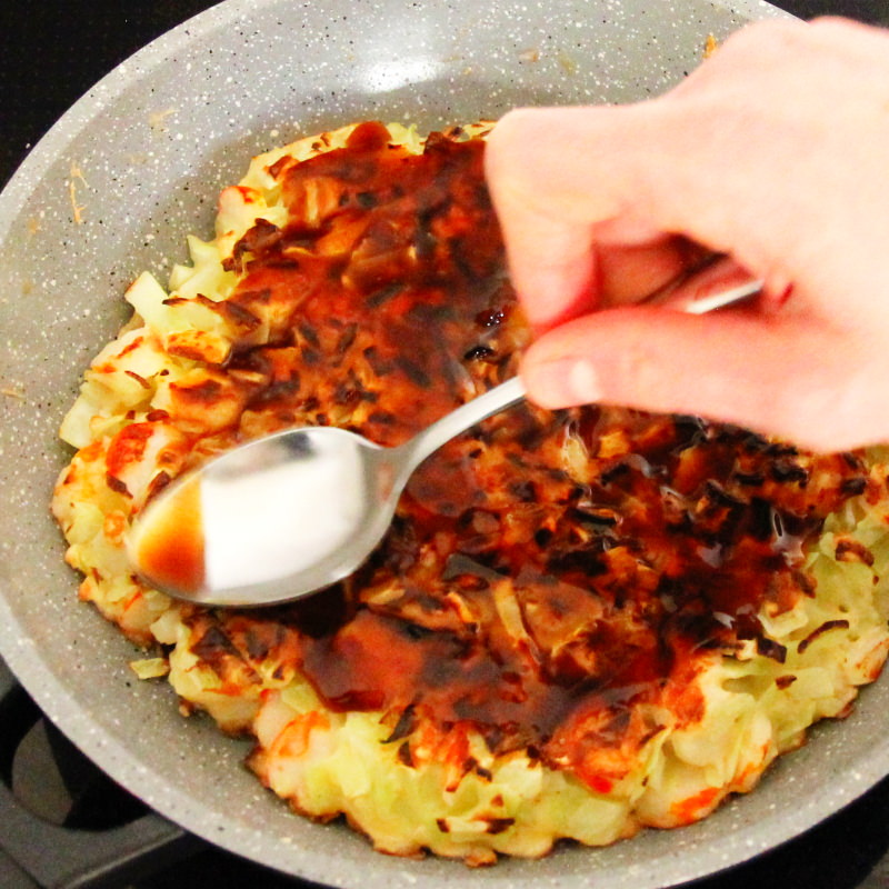 Okonomiyaki Sauce verteilen