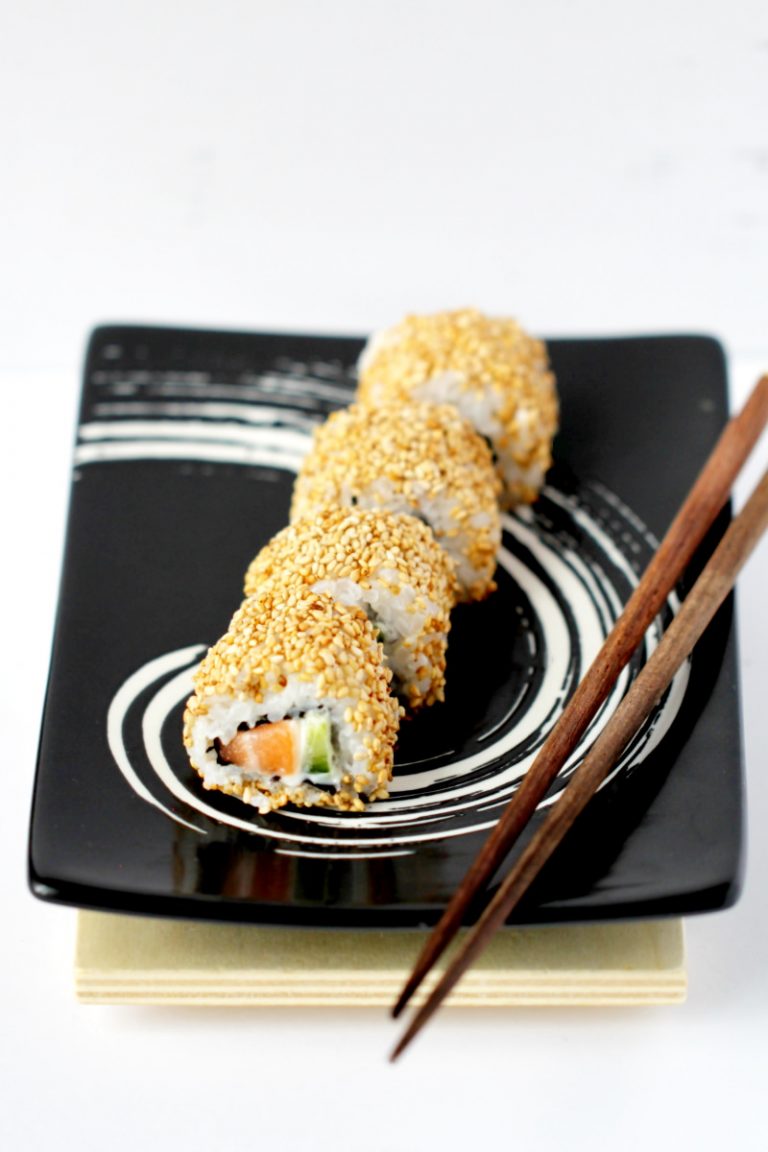 Uramaki InsideOut Sushi California Rolls mit Sesam