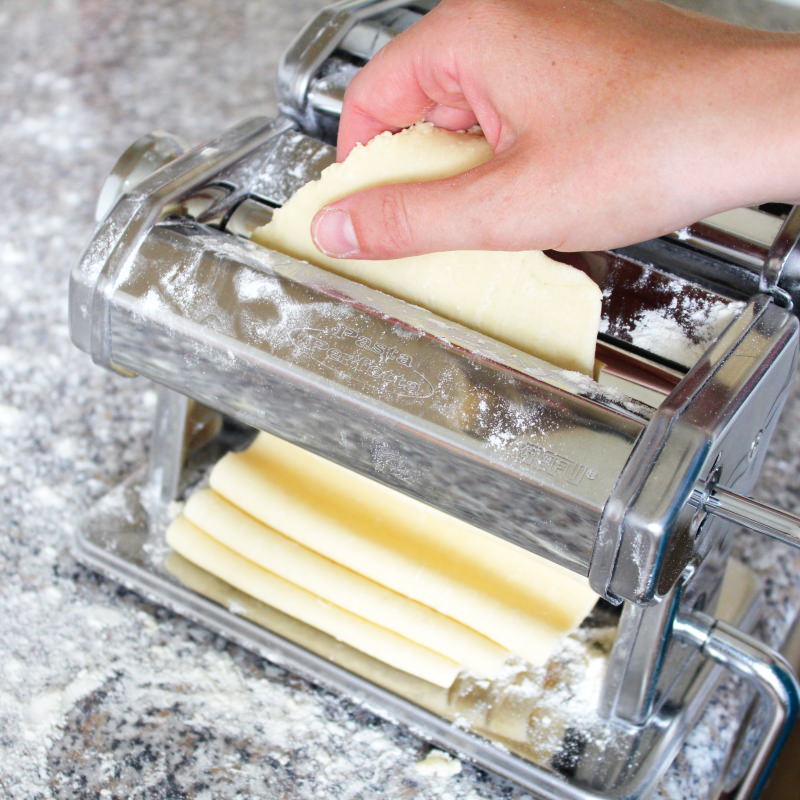 Preparare in casa la pasta per ramen con l'uovo - Passaggio 10: stendere l'impasto