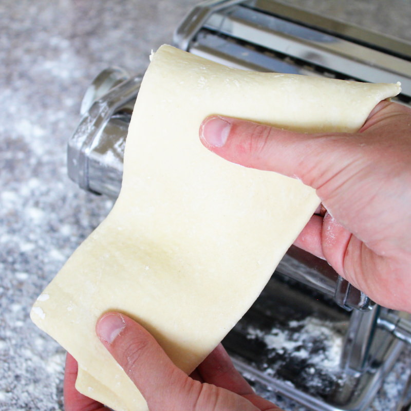 Preparare in casa la pasta per ramen con l'uovo - Passaggio 9: stendere l'impasto