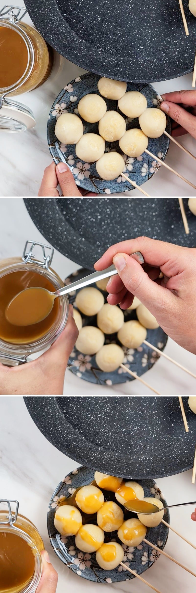Dango di tofu - Passaggio 13: intingere gli spiedini nella salsa