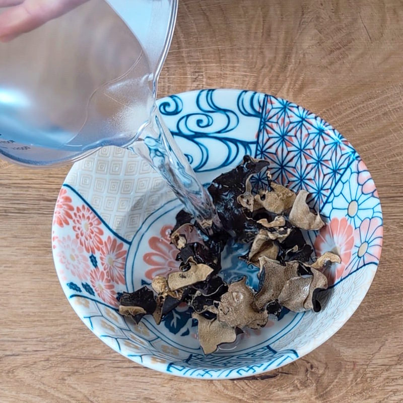 Bibimbap Schritt 3 Pilze einweichen